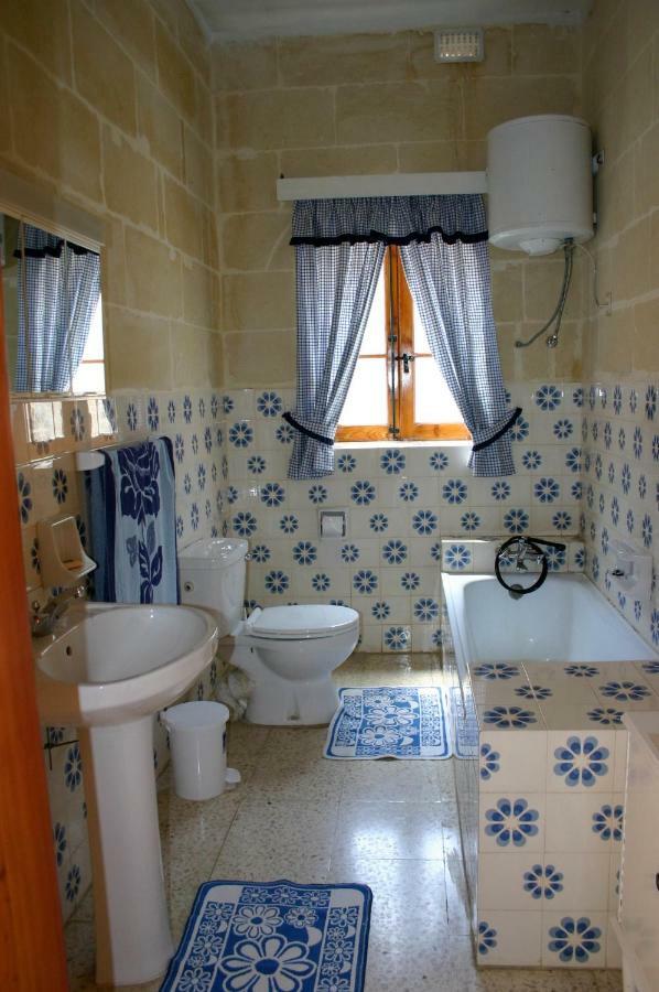 Sylvia' S Millhouse Villa Kercem ภายนอก รูปภาพ